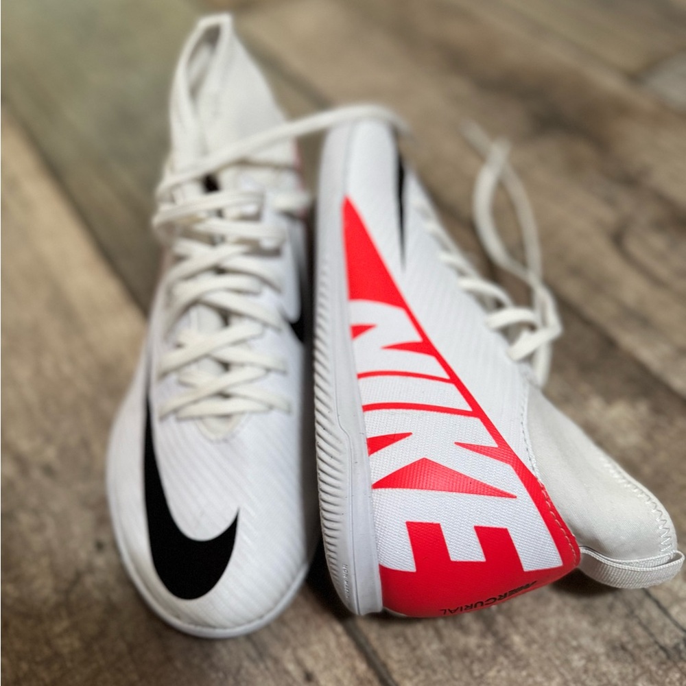 Nike Jr. Mercurial Superfly 9 Club IC Crimson/White/Black Indoor/Court High Tops